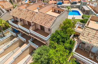 Xalet en Los Balcones-Los Altos. Ubicada en los altos, descubra esta hermosa villa adosada de est