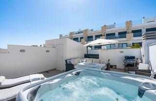 Àtic a Monte y Mar. Costa blanca eiendom presenta un exclusivo ãtico de diseão moder