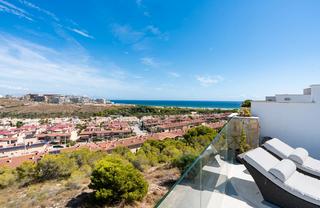 Attique à Monte y Mar. Costa blanca eiendom presenta un exclusivo ãtico de diseão moder