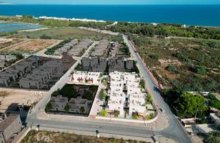 Xalet a La Marina. Costa blanca eiendom presenta un exclusivo conjunto residencial