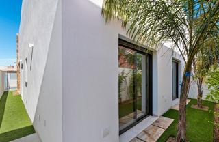 Penthouse in Pilar de la Horadada Ciudad. Costa blanca eiendom presenta este exclusivo proyecto residencia