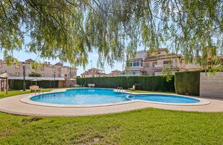 House in Lomas de Cabo Roig - Los Dolses. Esta preciosa vivienda quad de 2 dormitorios y 2 baãos orientada