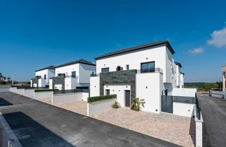 Chalet à Monte y Mar. Costa blanca eiendom presenta esta segunda fase de chalets adosa