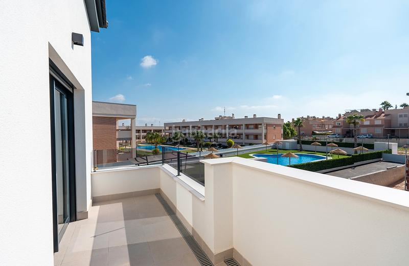 Foto a2d58294-daee-4a11-bb04-531c8ffbe959. Chalet mit heizung parking pool in Monte y Mar Santa Pola