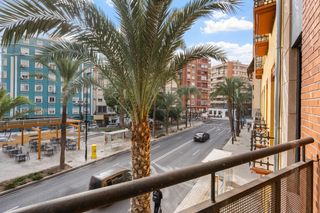 Apartament a Mercado. Piso reformado ãntegramente en 2020, situado en pleno centro de