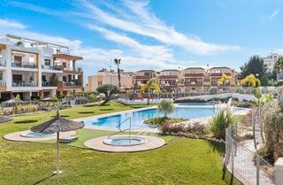 Appartement à Villamartín-Las Filipinas. Este elegante y cuidado apartamento en planta baja, situado en l