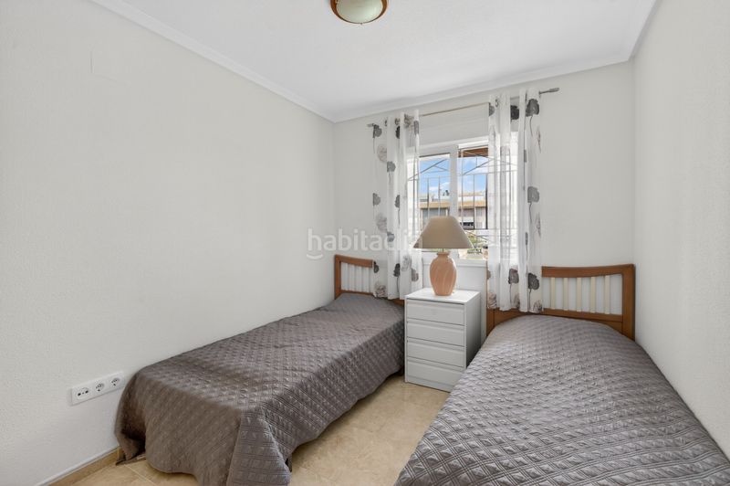 Foto 92f3f531-e9e9-4b2e-9210-5d7bac3e2794. Àtic amb calefacció aparcament piscina a Playa Flamenca Orihuela