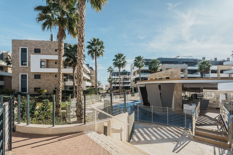 Foto 8ba76cd1-aa39-4c50-8be3-7bb5b51bd7ab. Ático ãtico exclusivo con vistas al mar, gran terraza y servicios tipo resortbienvenido a un elegante y bien equipado apartamento ubicad en Orihuela