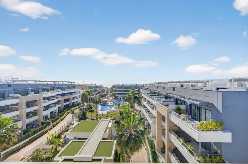 Foto b367eccb-bcb7-403f-84e2-8406265e4144. Ático ãtico exclusivo con vistas al mar, gran terraza y servicios tipo resortbienvenido a un elegante y bien equipado apartamento ubicad en Orihuela
