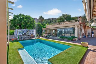 Chalet in Orihuela center. Espectacular casa de campo reformada con piscina salada y casita