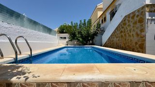 Chalet in Gran alacant. Casa independiente con piscina privada y vivienda independiente