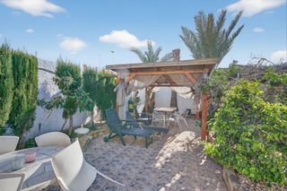 Xalet a Gran alacant. Casa independiente con piscina privada y vivienda independiente
