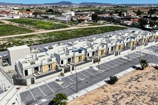 Chalet en Golf. Villa de 2 dormitorios en venta en torrepacheco, con piscina