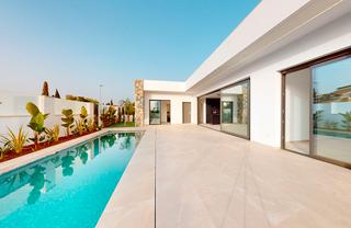 Chalet in Las Lomas de Rame-Bahía Bella. Costa blanca eiendom presenta este exclusivo proyecto de villas