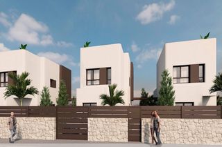 Chalet in Lo romero golf. Villa de 3 dormitorios en venta en pilar de la horadada, con pis