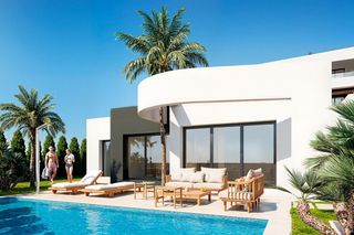 Xalet a Serena golf. Villa de 3 dormitorios en venta en los alcázares, con piscina