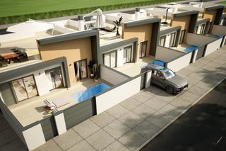 Pis a Sierra golf. Villa  semidetached de 3 dormitorios en venta en avileses, con p