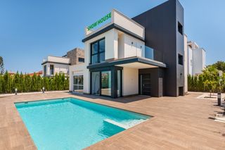 Chalet  Playa honda. Villa de 3 dormitorios en venta en playa honda, con piscina