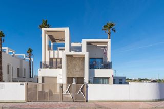 Pis  Serena golf. Villa  semidetached de 3 dormitorios en venta en los alcázares,