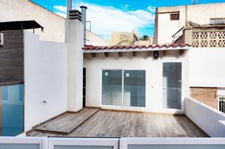 Duplex  Center. Dúplex reformado con solárium y vistas al mar  plaza san cristób