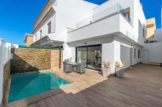 Xalet  Los antolinos. Villa de 3 dormitorios en venta en san pedro del pinatar, con pi