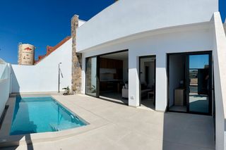 Xalet  Playa la concha. Villa de 3 dormitorios en venta en los alcázares, con piscina