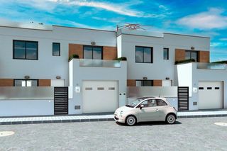 Semi detached house in Los belones. Casa adosada de 4 dormitorios en venta en mar de cristal, con pi