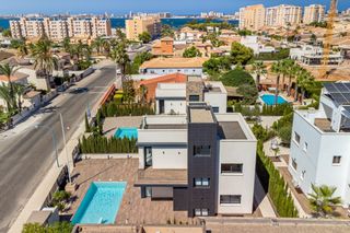 Chalet  Playa honda. Villa de 2 dormitorios en venta en playa honda, con piscina
