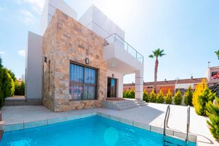 Chalet à Playa del espejo. Villa de 3 dormitorios en venta en los alcázares, con piscina