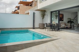 Chalet  Los antolinos. Villa de 3 dormitorios en venta en san pedro del pinatar, con pi