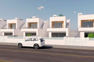 Xalet a Los antolinos. Villa de 3 dormitorios en venta en san pedro del pinatar, con pi