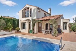Chalet in Monte olimpe. Villa con piscina privada en villes del vent, jávea