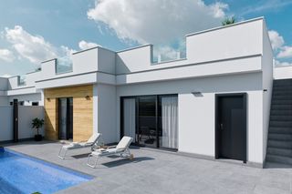 Chalet en Golf. Villa de 2 dormitorios en venta en torrepacheco, con piscina
