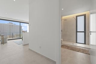 Xalet  Calle munich, 1. Villa de 3 dormitorios con jardín y garaje en benidorm