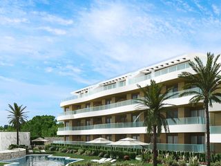 Piso en Orihuela. Apartamento de 4 dormitorios y 3 baños con piscina y jardín, en