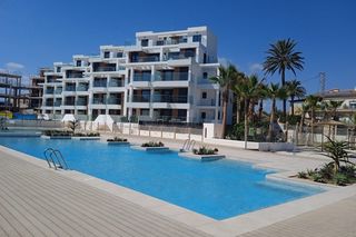 Flat  Llac sanabria, 2. Apartamento de 3 dormitorios y 2 baños con piscina y jardín, en