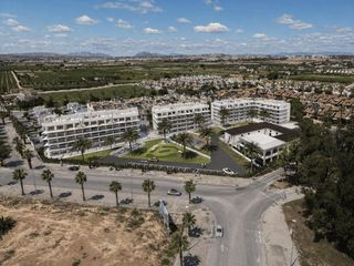 Pis a Guardamar del segura. Apartamento de 3 dormitorios y 2 baños con piscina y terraza en