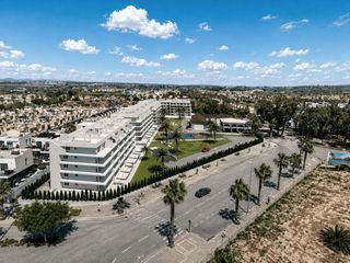 Pis a Guardamar del segura. Apartamento de 3 dormitorios y 2 baños con piscina y terraza en