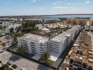 Ático en Guardamar del segura. Ático de 3 dormitorios y 2 baños con piscina y terraza en guarda