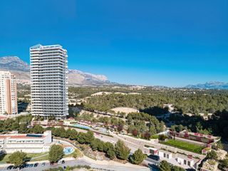Pis a Calle calle pdte. adolfo suárez s/n. Apartamento de 3 dormitorios y 2 baños con piscina y jardín en b