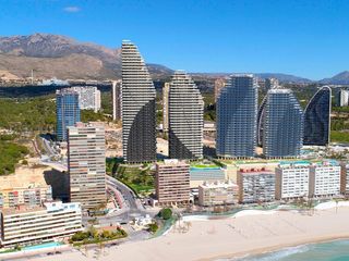 Appartamento in Calle brasil, 1. Apartamento de 4 dormitorios y 3 baños con piscina y jardín, en