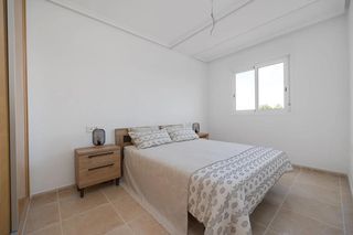 Pis  Calle reina sofía, 10. Apartamento de 2 dormitorios y 2 baños con piscina y jardín en s