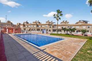 Casa adossada a Monte y mar. Encantador adosado de dos plantas en ubicación privilegiada