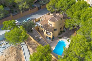Chalet  Res. las filipinas. Villa independiente con piscina privada en las filipinas, villam