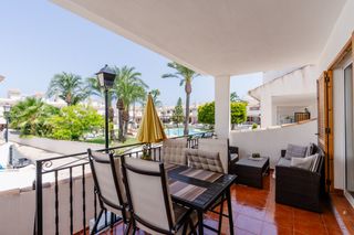 Casa adossada a Monte y mar alto. Amplio adosado en un bello entorno en gran alacant