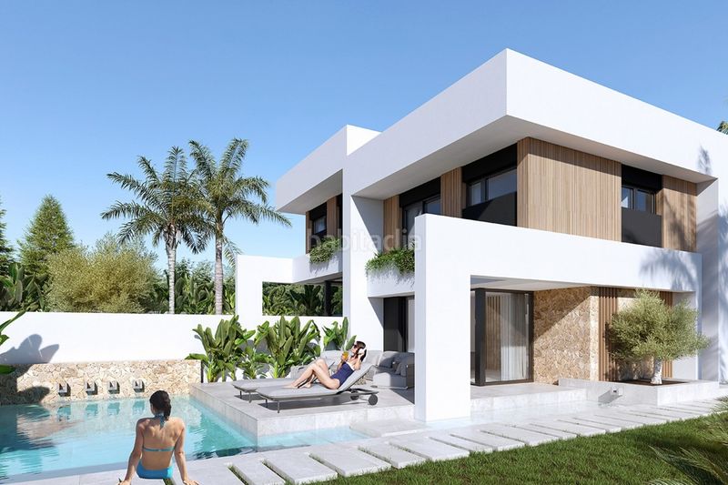 Foto 38b89f46-2625-42fc-bfda-043405b458ca. Piso en res. las filipinas villa semidetached de 3 dormitorios y 2 baños con piscina y jardín en villamartin en Orihuela