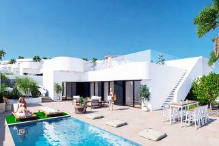 Chalet  La finca golf resort. Villa de 3 dormitorios y 2 baños con piscina y jardín en algorfa