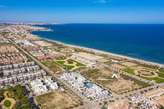 Àtic a Las higuericas. Ático de 2 dormitorios y 2 baños con piscina y jardín en torre d