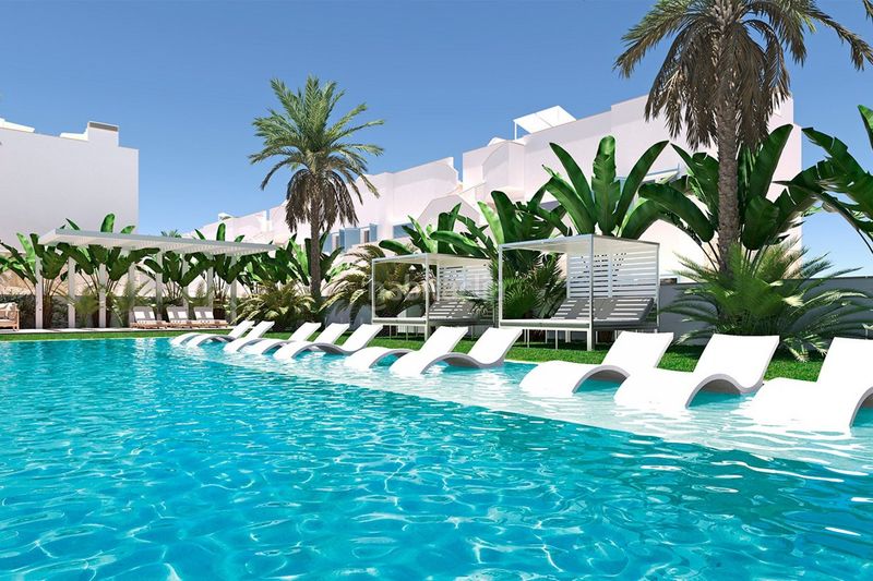 Foto e7a7062b-4a29-41ef-8be4-5f5dc5a55460. Ático en playa del puerto ático de 2 dormitorios y 2 baños con piscina y jardín en Torre de la Horadada en Pilar de la Horadada