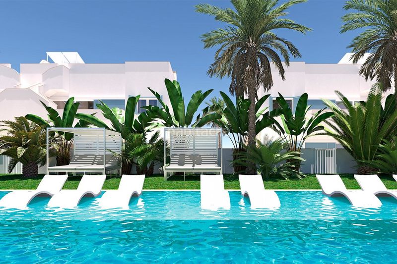 Foto efc0c16c-d78a-4311-84ee-c7e7c418f53b. Ático en playa del puerto ático de 2 dormitorios y 2 baños con piscina y jardín en Torre de la Horadada en Pilar de la Horadada